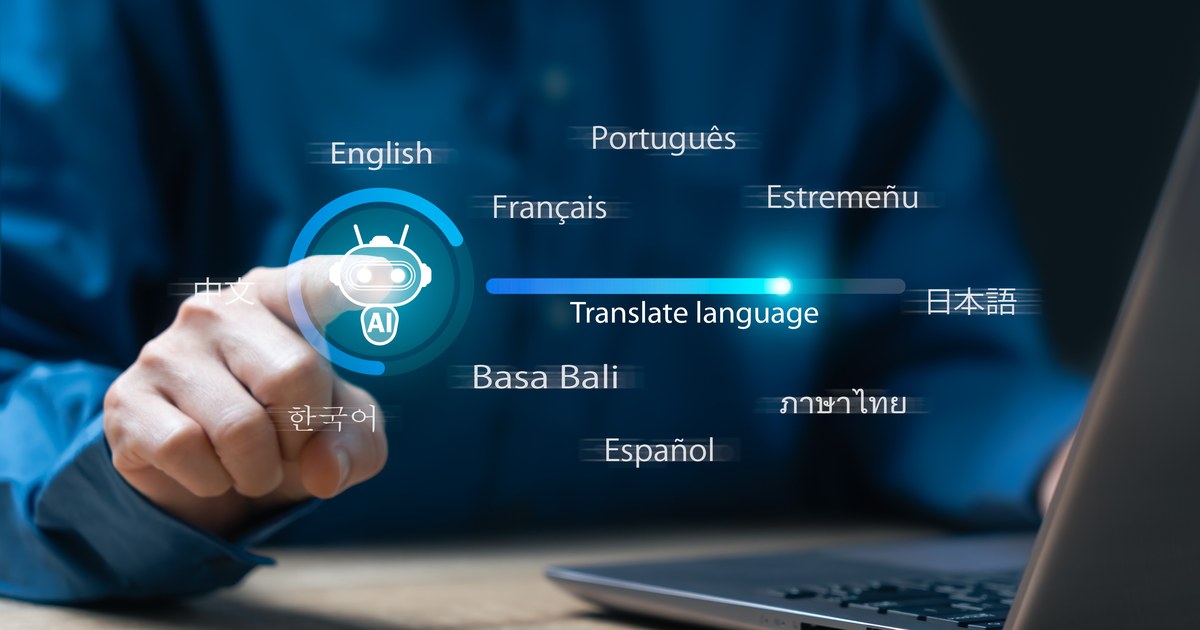 Mujer profesional usando inteligencia artificial para traducción